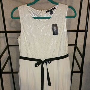 Forever 21 New with tags ivory lace dress L